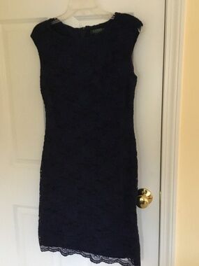 Navy Blue Ralph Lauren capped sleeved lace dress fully lined size 6